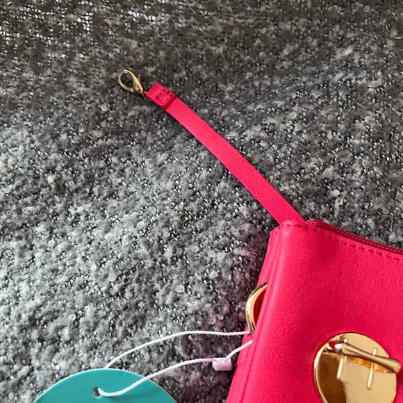 Solo Handbag in beautiful Coral color - Picture 2 of 5